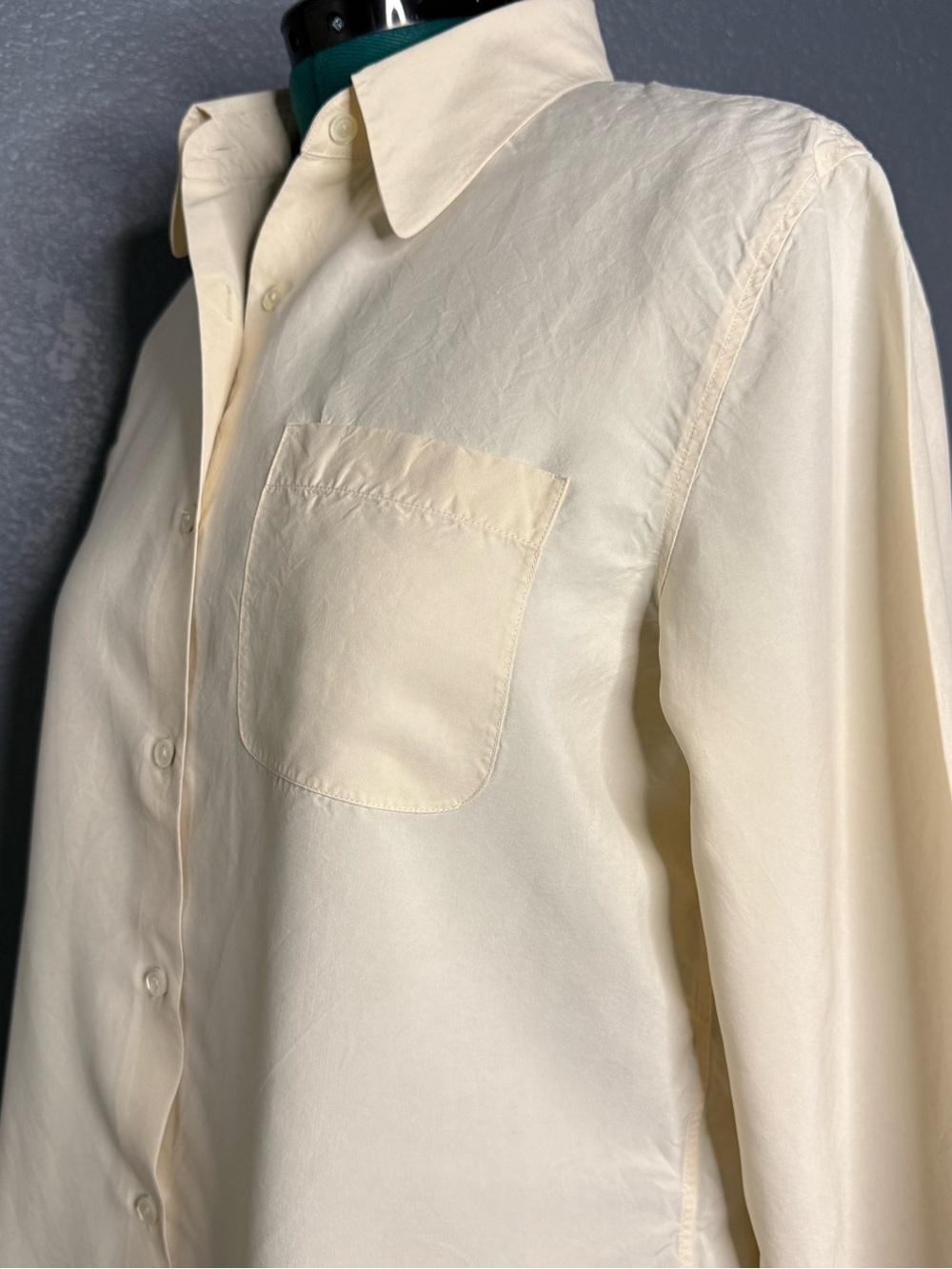 Ann‎ Taylor 100% Silk Button Down Blouse Cream Minimalist Long Sleeve Size 12 - Picture 4 of 9